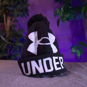 Women's "Under Armour" Beanie. Size: One Size. Style: Fleece Pom Beanie. Black